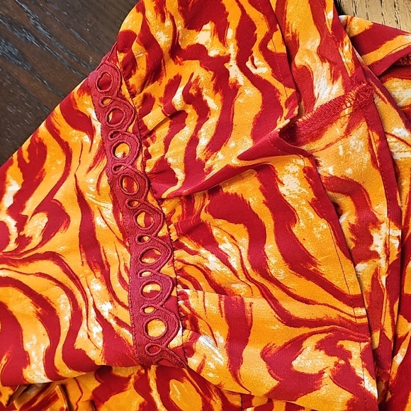 NWT Jodifl Women's Top in Red and Gold Size Small - Picture 4 of 8